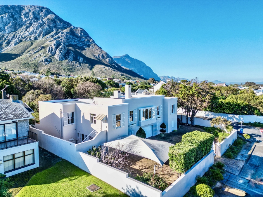 4 Bedroom Property for Sale in Voelklip Western Cape